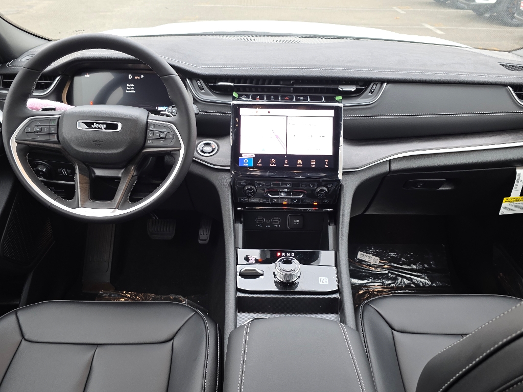 2025 Jeep Grand Cherokee Limited photo 2