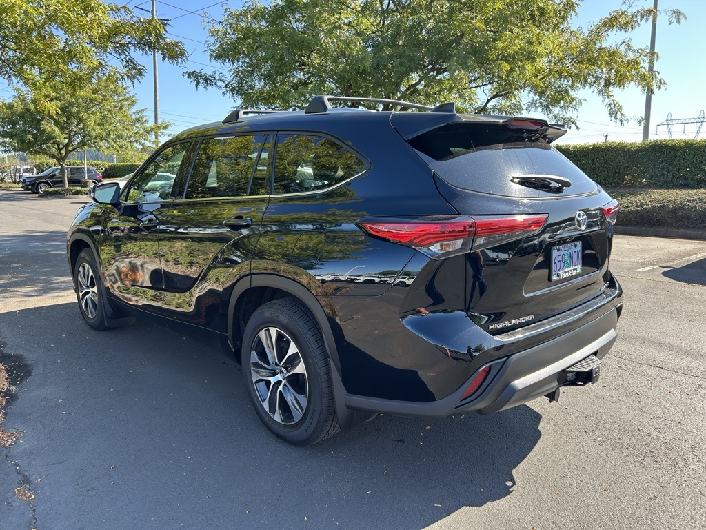 2022 Toyota Highlander XLE photo 7