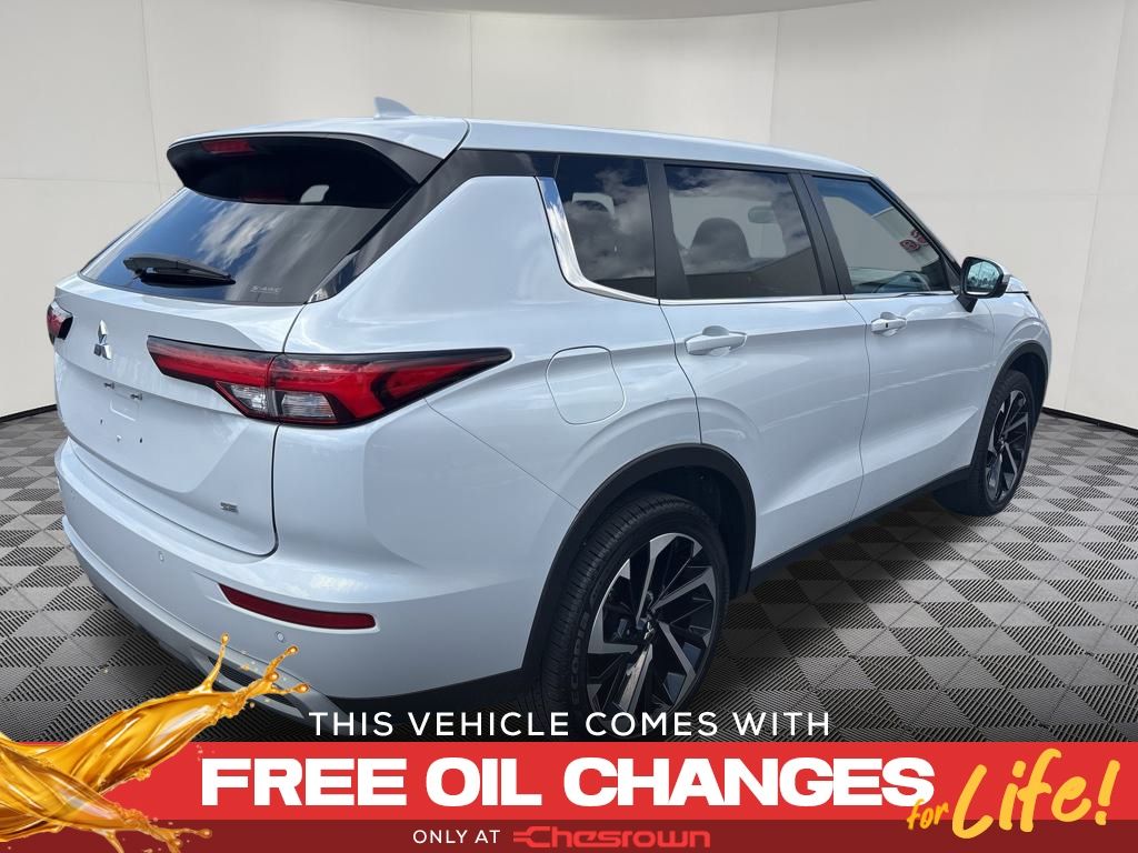 2023 Mitsubishi Outlander SE photo 6