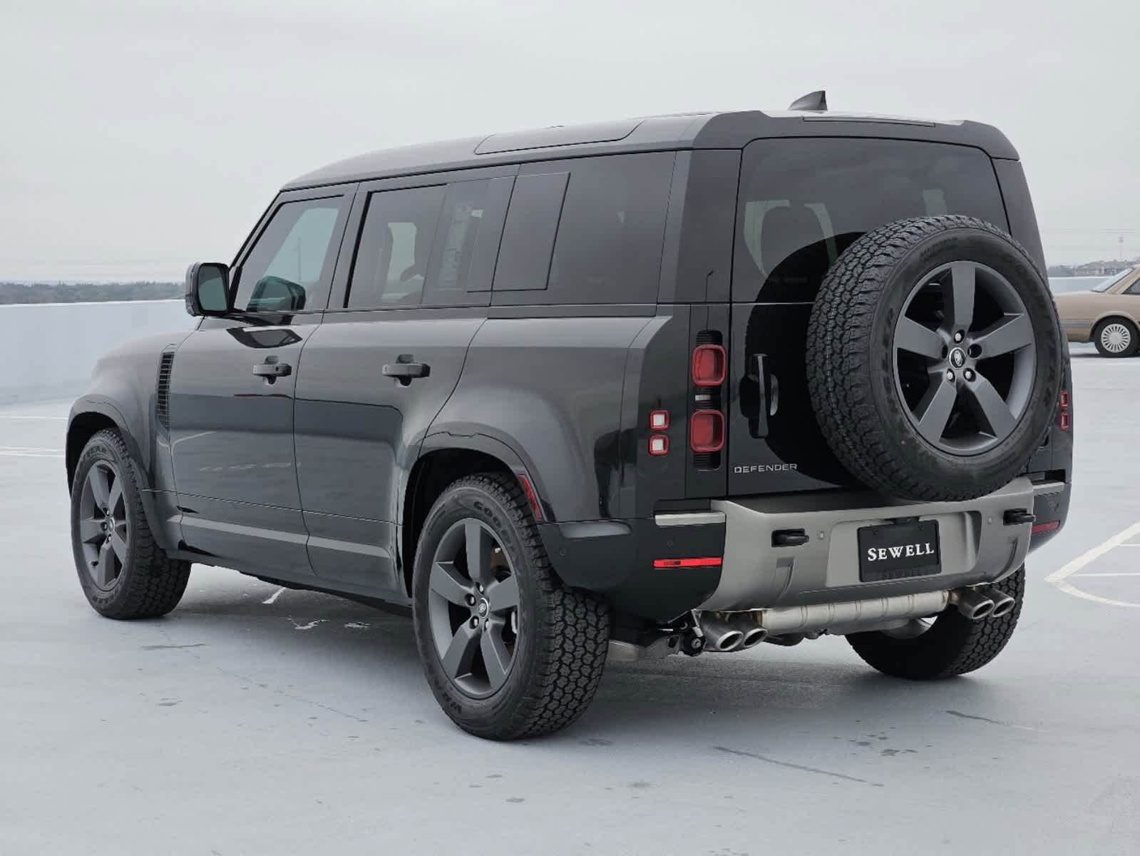 2025 Land Rover Defender 110 X-Dynamic SE photo 7