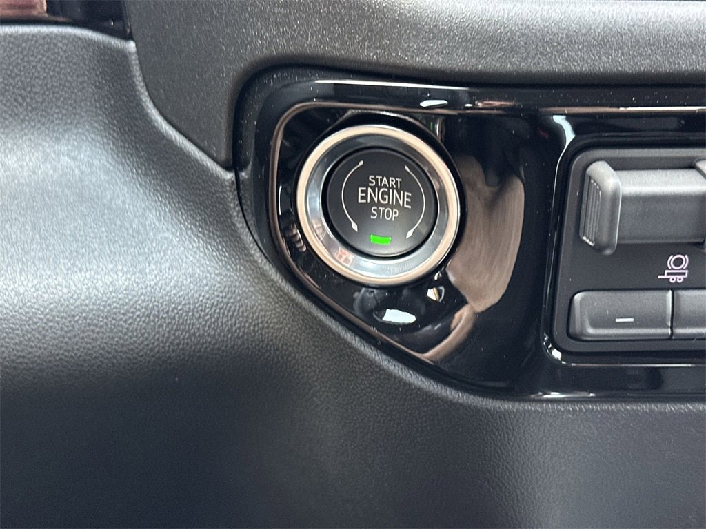 2025 Chevrolet Silverado 1500 LT photo 18