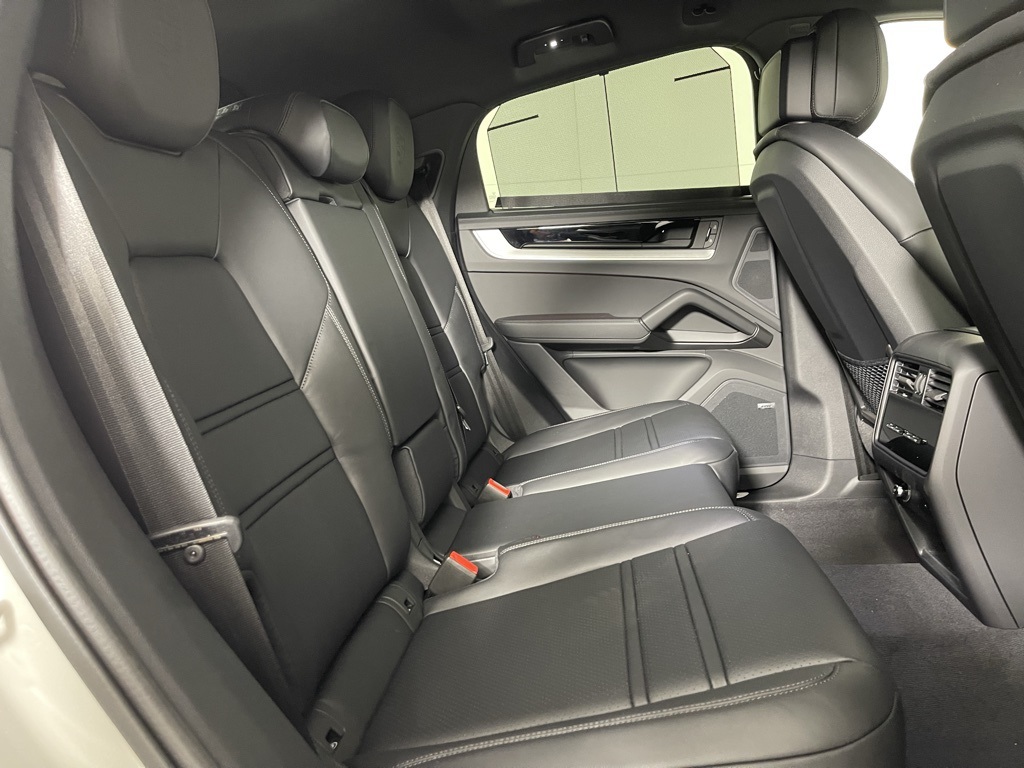 2025 Porsche Cayenne Coupe photo 19