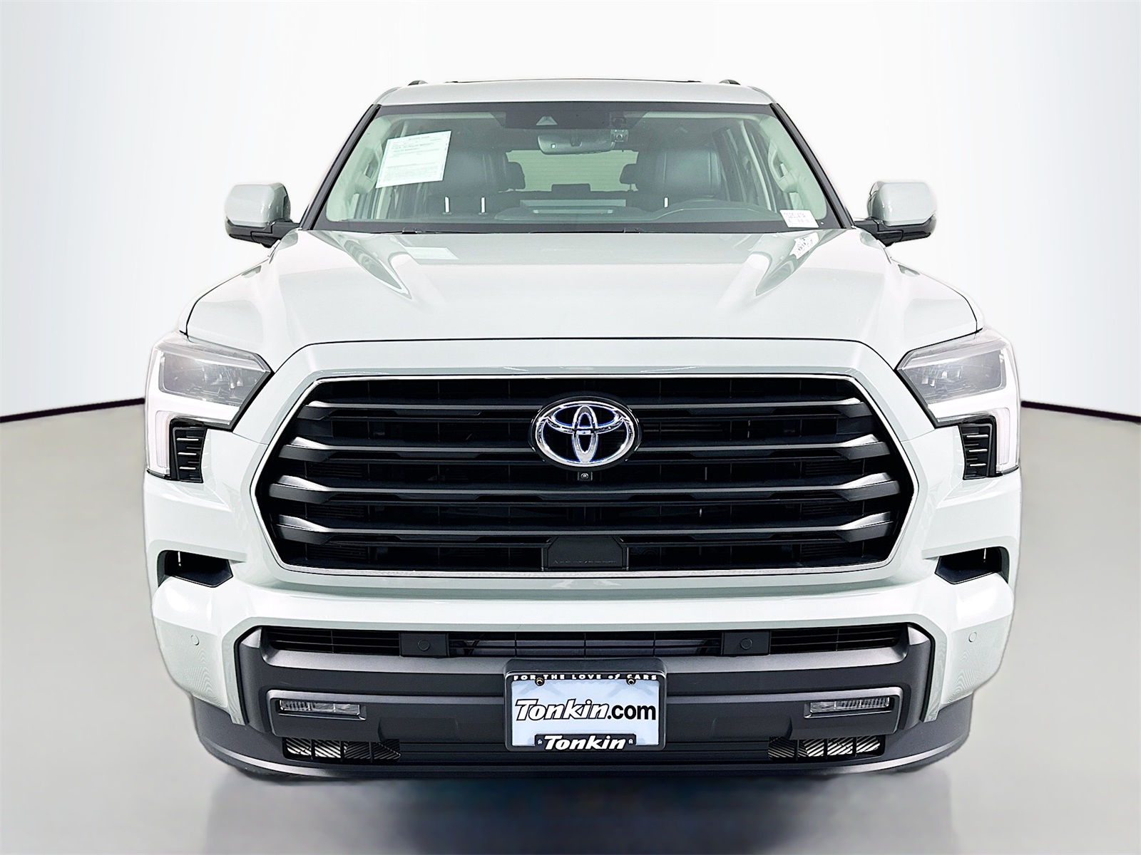 2024 Toyota Sequoia SR5 photo 2