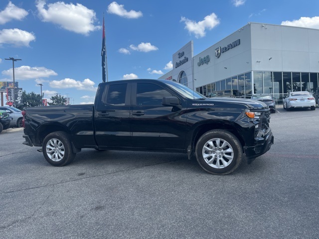 2024 Chevrolet Silverado Custom photo 2