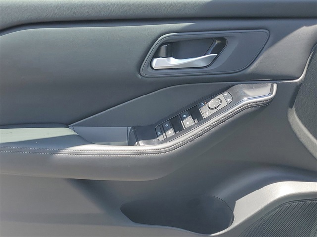 2026 Nissan Rogue SV photo 2