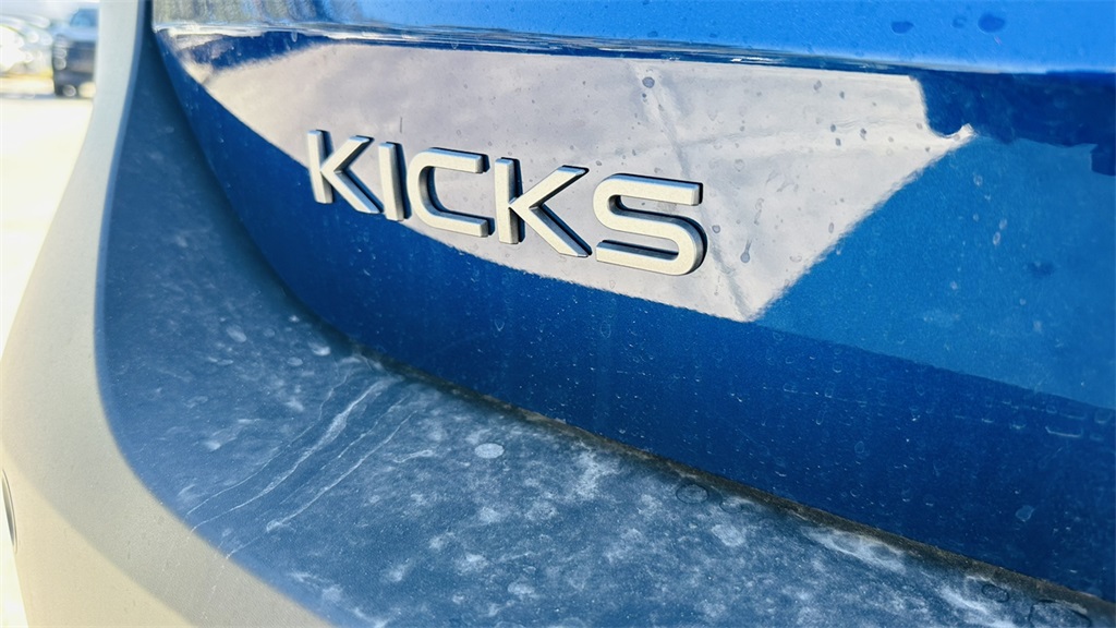2026 Nissan Kicks SR photo 6