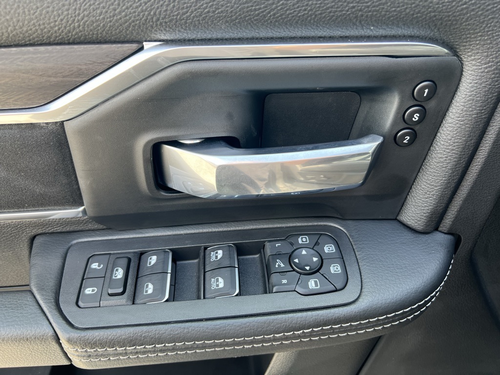 2025 Ram 3500 Laramie photo 17
