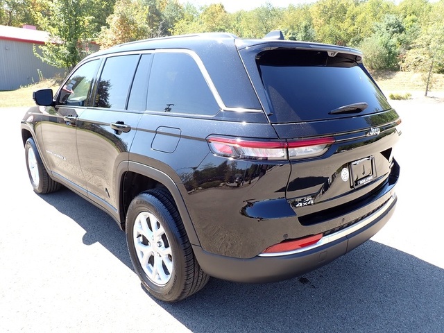 2023 Jeep Grand Cherokee Limited photo 3