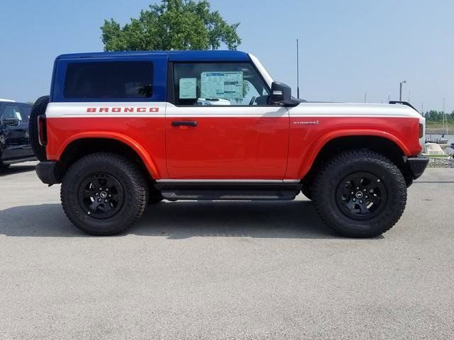 2025 Ford Bronco First Edition photo 3