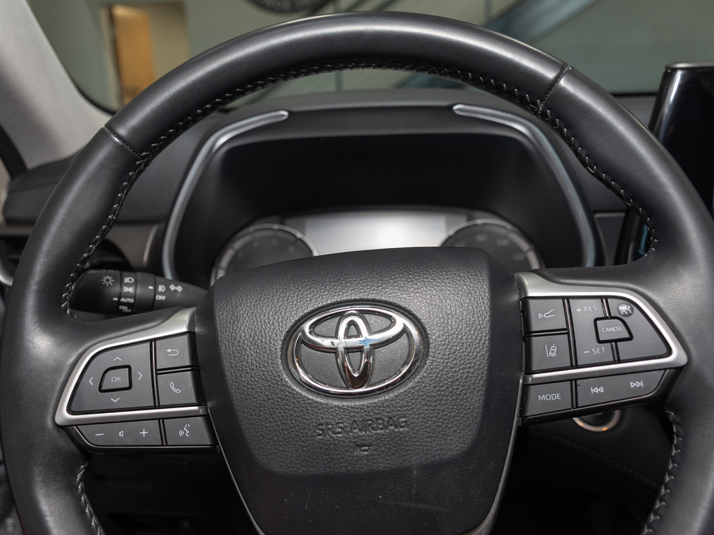 2024 Toyota Highlander XLE photo 8