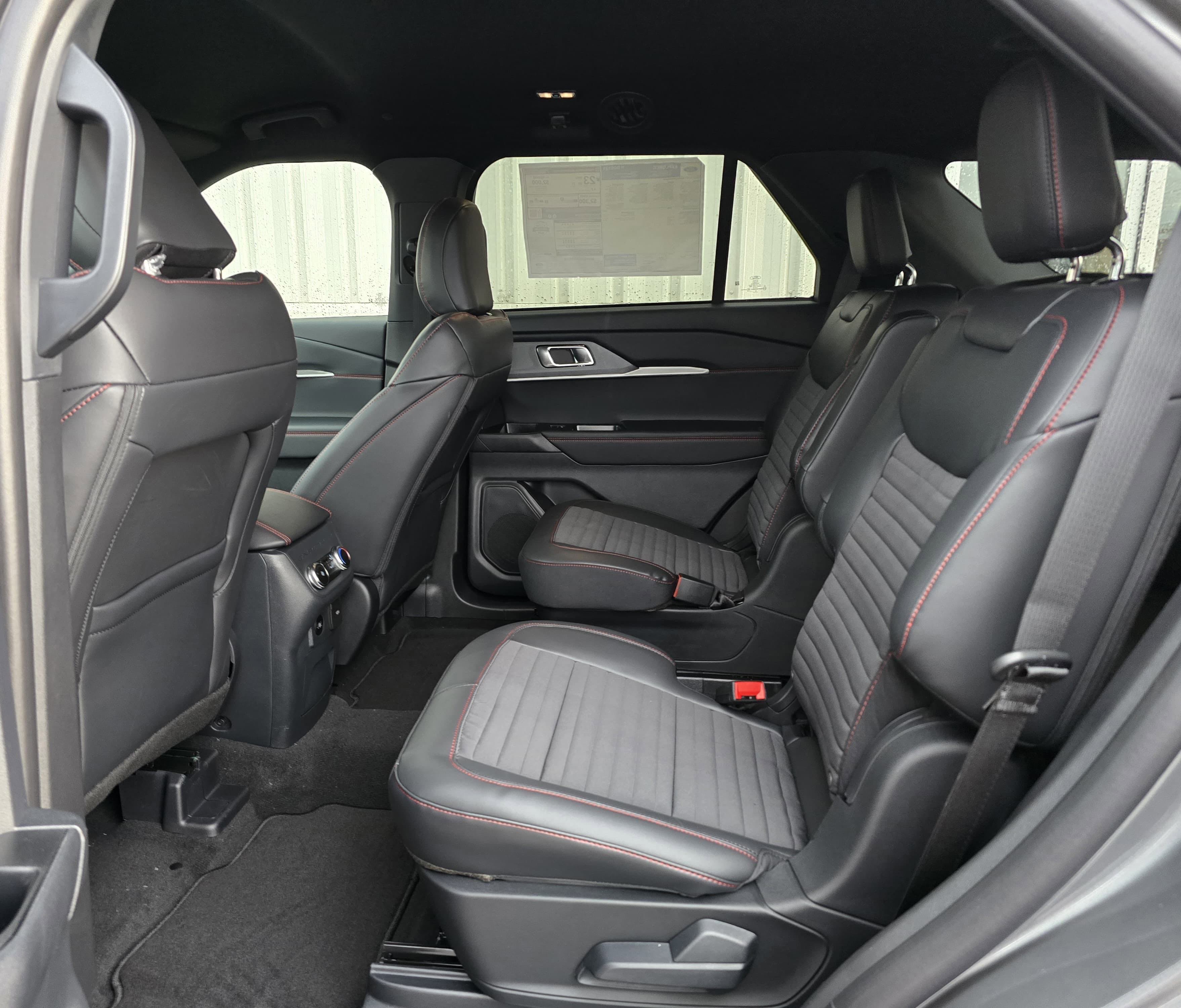 2025 Ford Explorer ST-Line photo 15