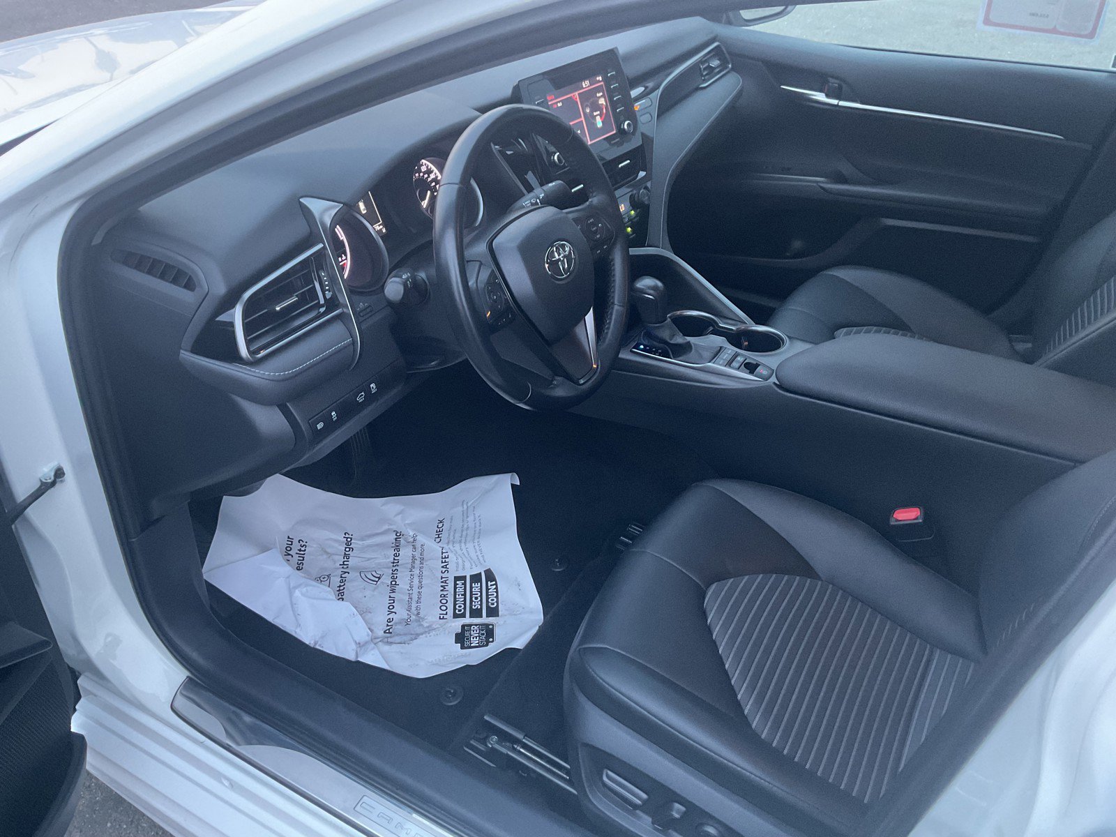 2023 Toyota Camry SE photo 23