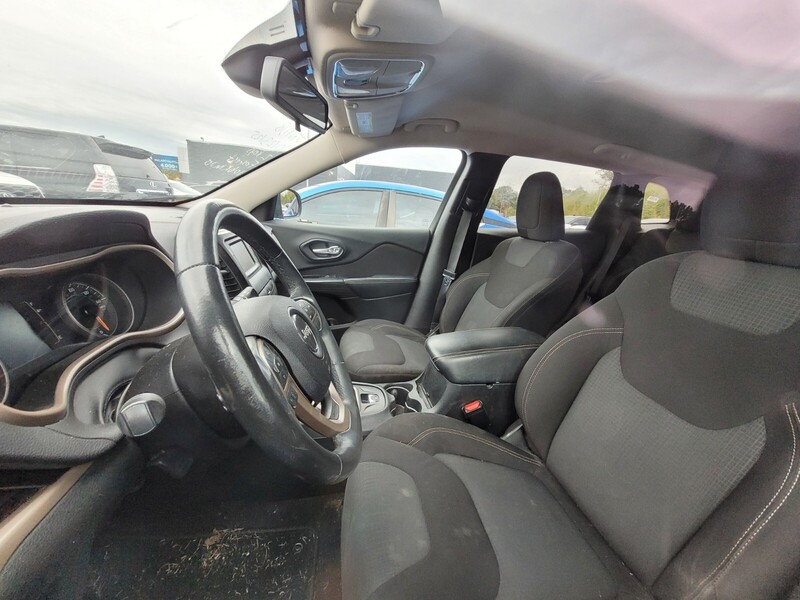 2016 Jeep Cherokee Latitude photo 4