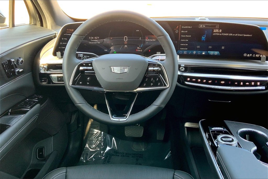 2025 Cadillac Lyriq Luxury photo 17