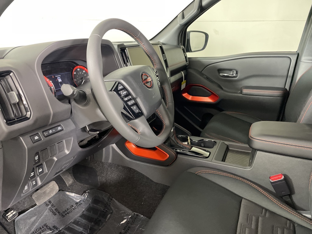 2025 Nissan Frontier Crew Cab PRO-4X photo 18