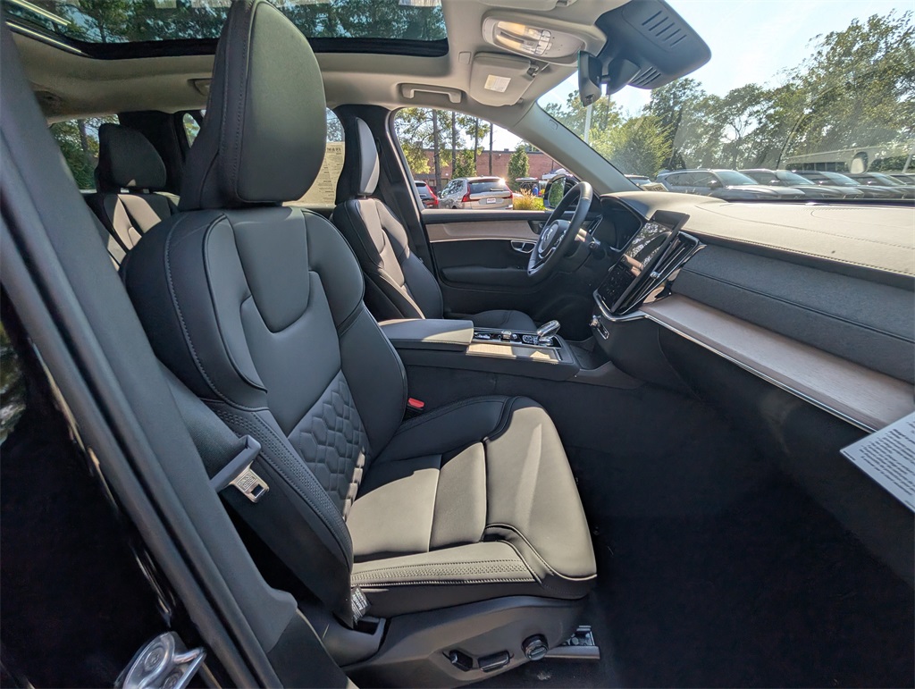 2026 Volvo XC90 AWD Plus photo 3