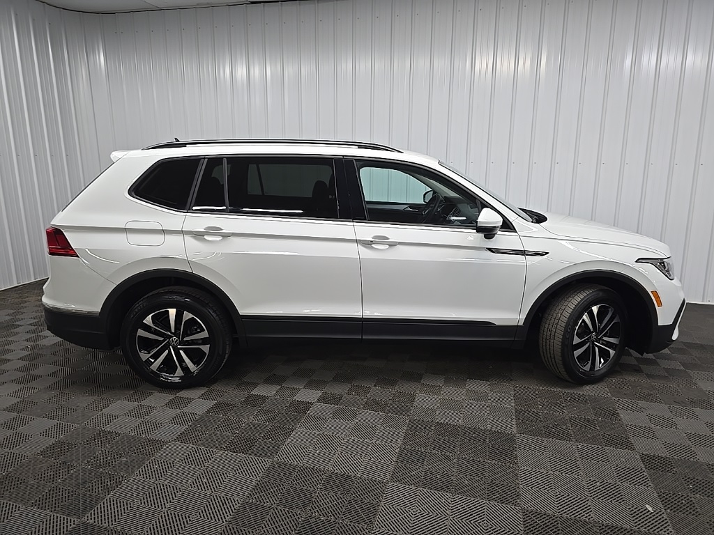 2022 Volkswagen Tiguan S photo 2
