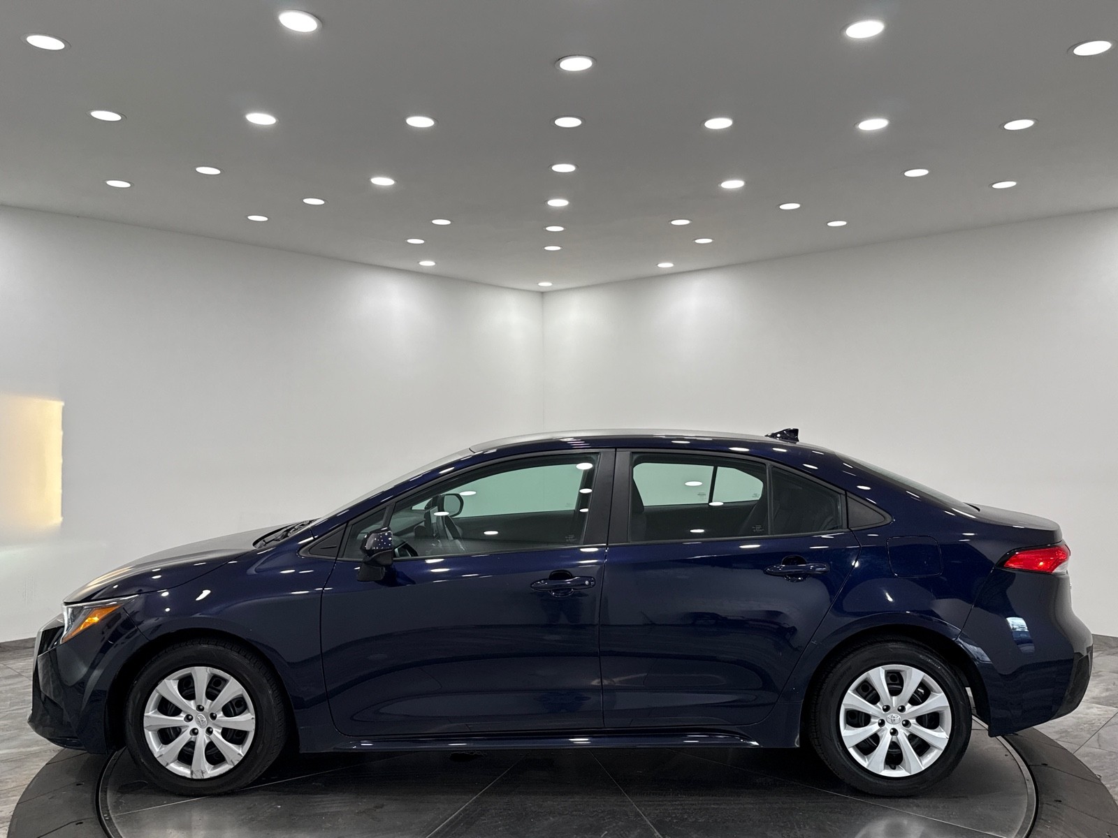 2023 Toyota Corolla LE photo 4