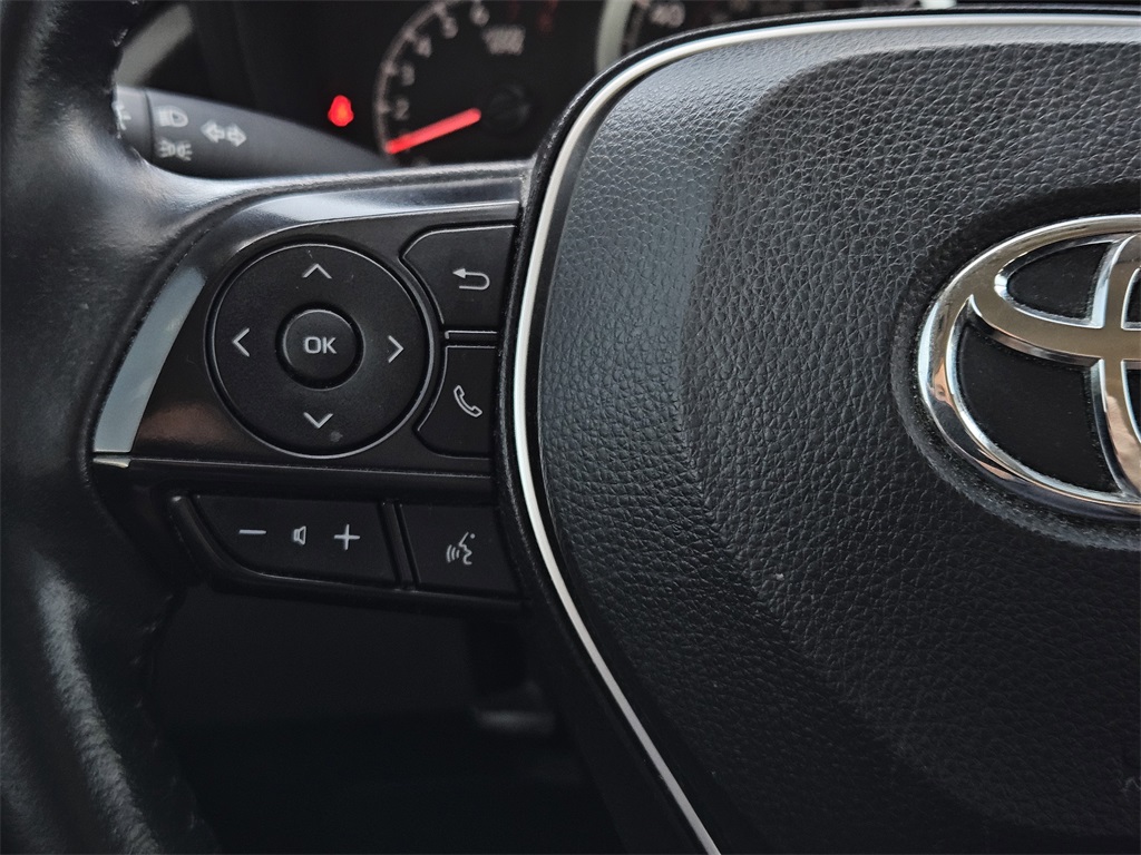 2022 Toyota Corolla Cross LE photo 23