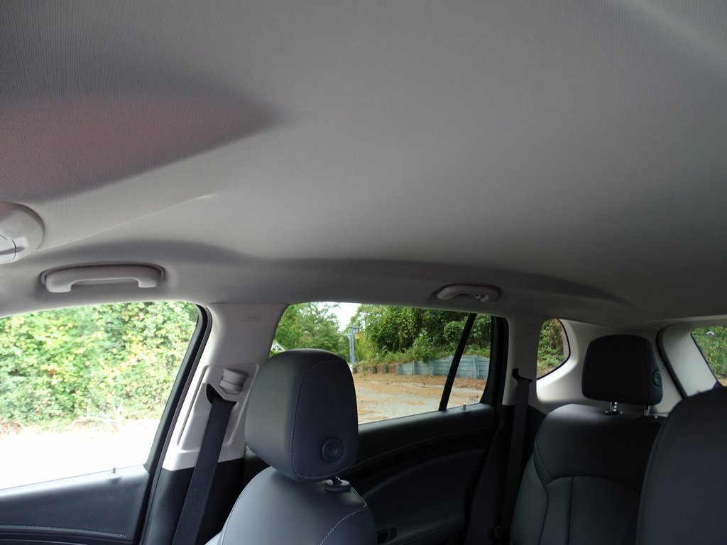 2019 Buick Envision Essence photo 17