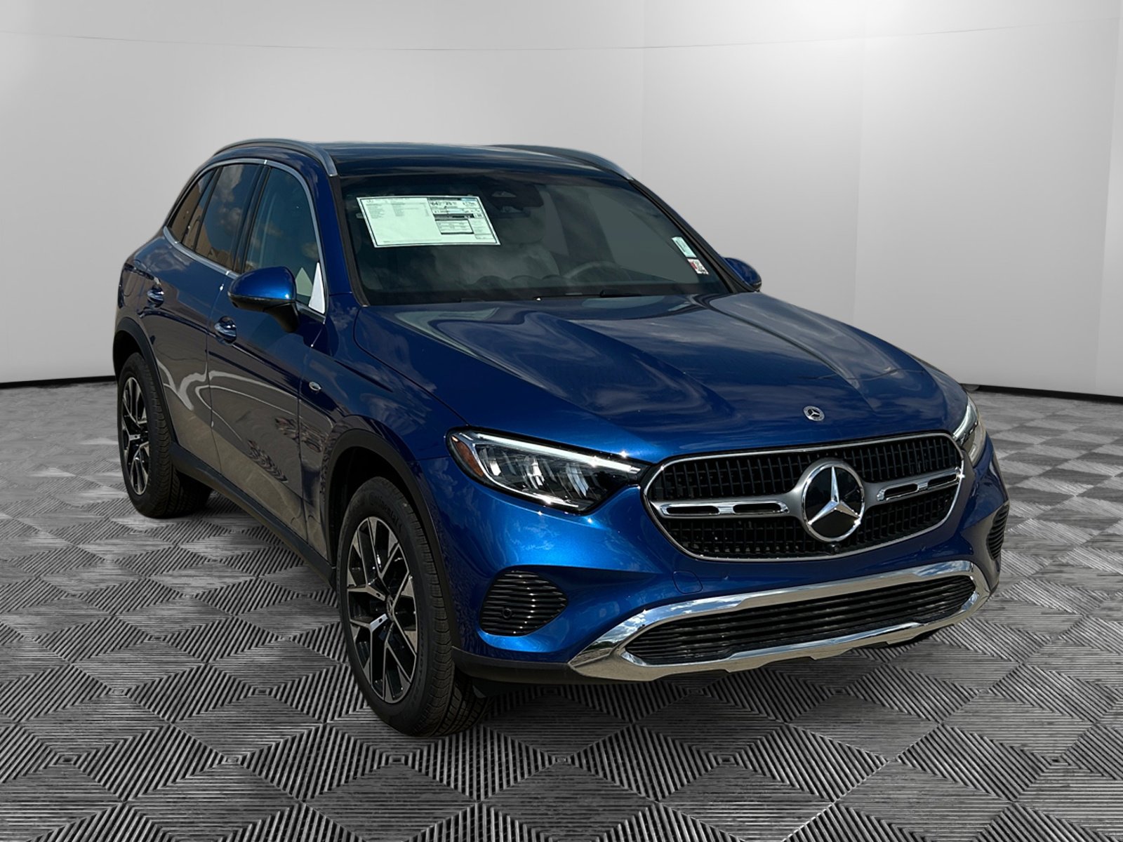 2025 Mercedes-Benz GLC Base's photo