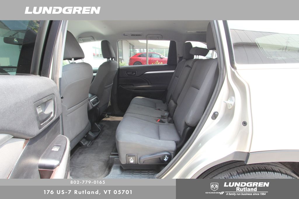 2015 Toyota Highlander LE Plus photo 23