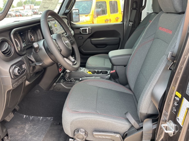 2025 Jeep Wrangler Rubicon photo 5