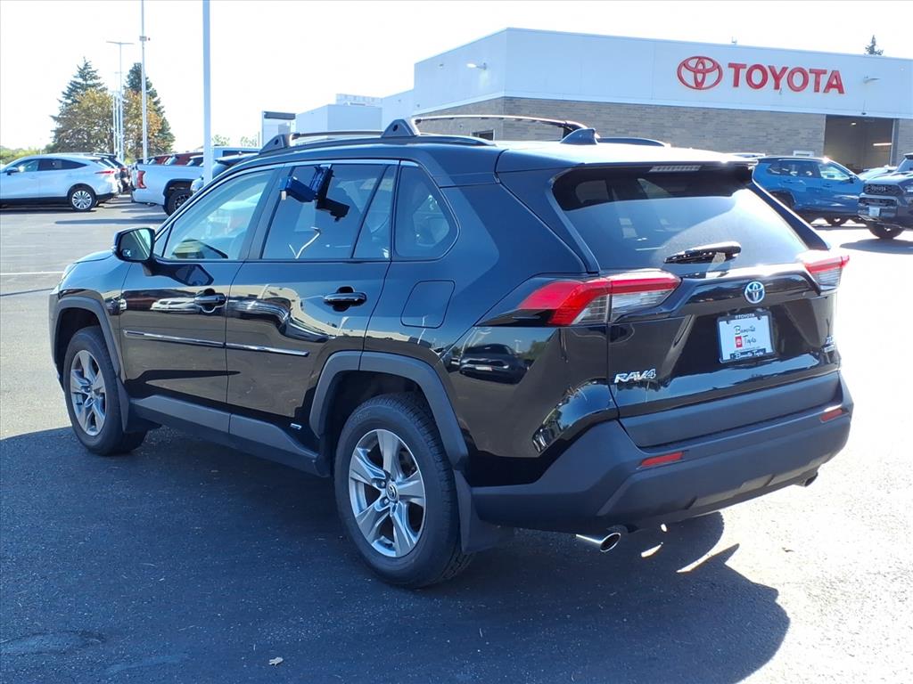2023 Toyota RAV4 Hybrid XLE photo 2