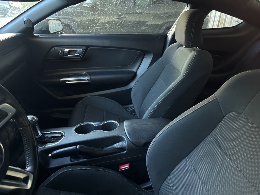 2016 Ford Mustang V6 photo 8