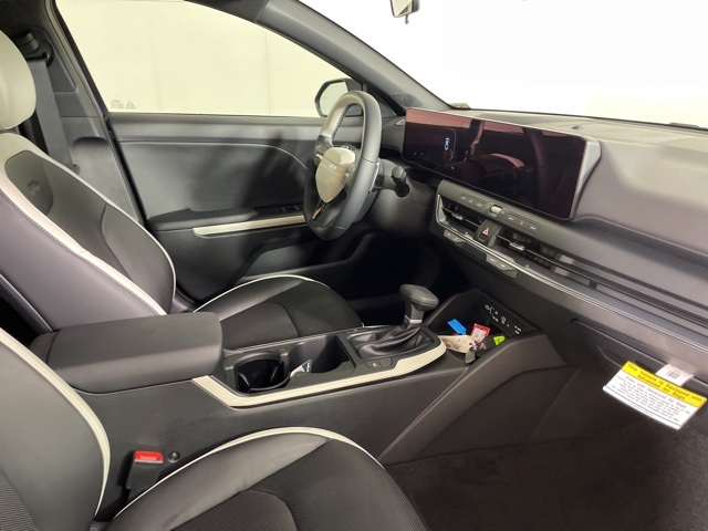 2025 Kia K4 GT-Line photo 14