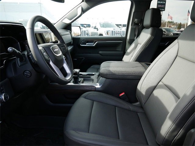 2025 Toyota RAV4 LE photo 5