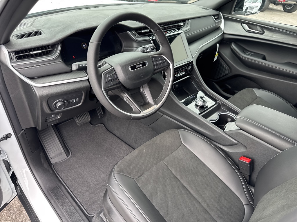 2025 Jeep Grand Cherokee Altitude X photo 37