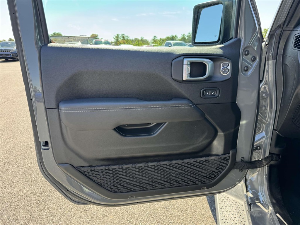 2022 Jeep Wrangler Unlimited Sahara 4xe photo 26