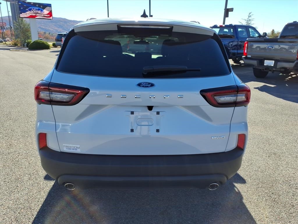 2026 Ford Escape ST-Line photo 4
