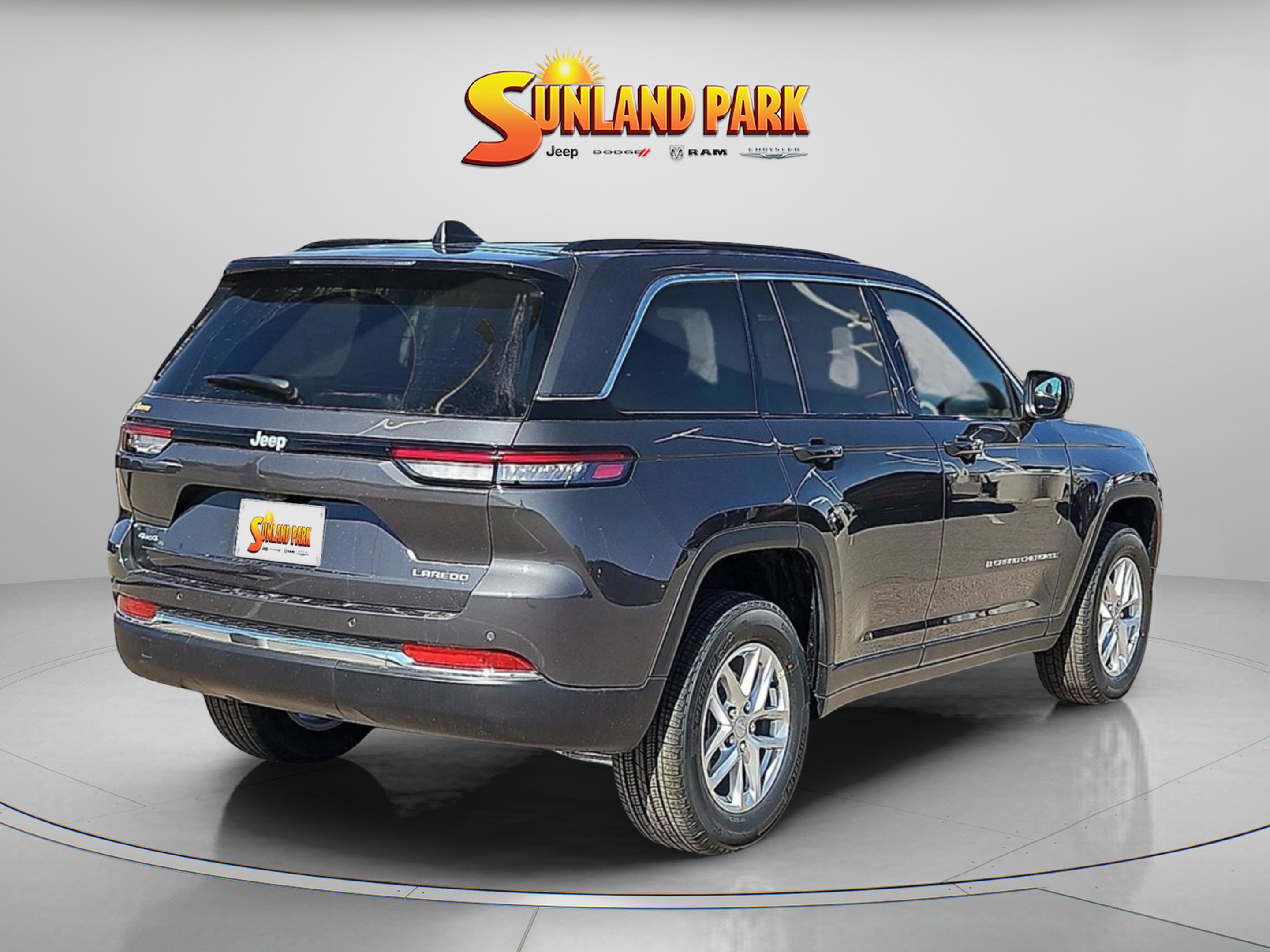 2025 Jeep Grand Cherokee Laredo X photo 4