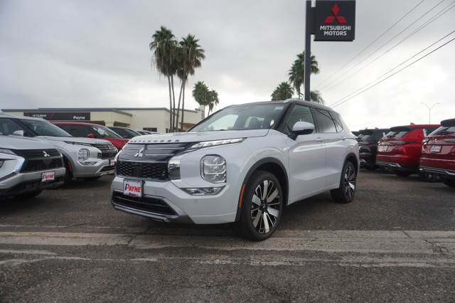 2025 Mitsubishi Outlander SEL's photo