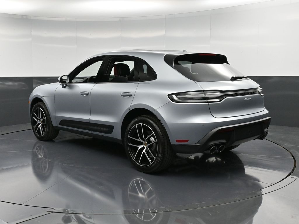 2026 Porsche Macan T photo 2