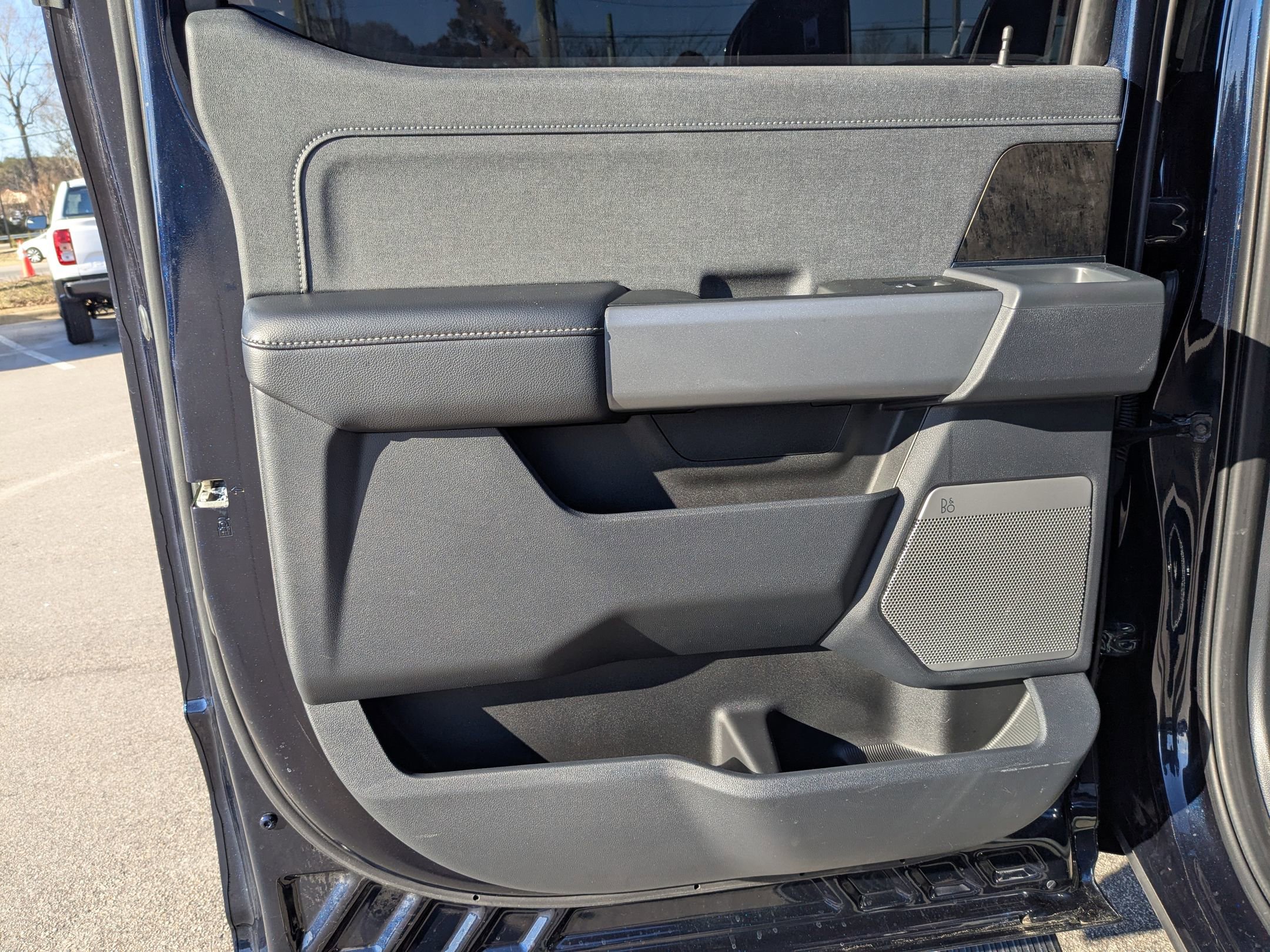 2024 Ford F-350 Lariat photo 31