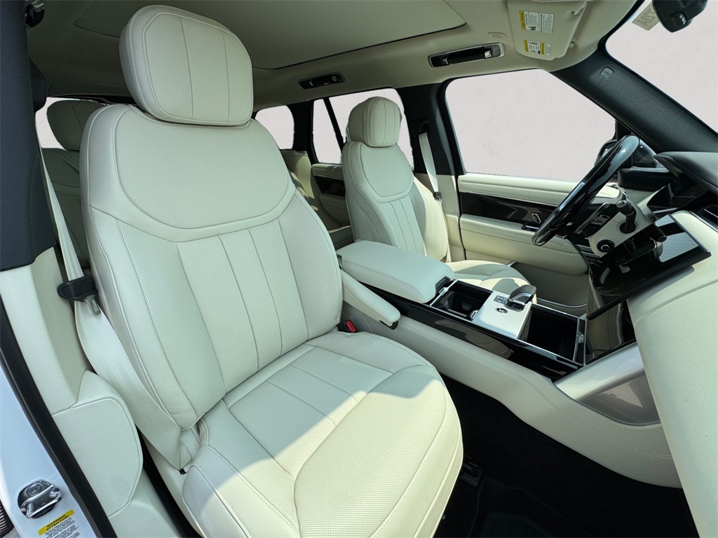 2025 Land Rover Range Rover SE photo 14