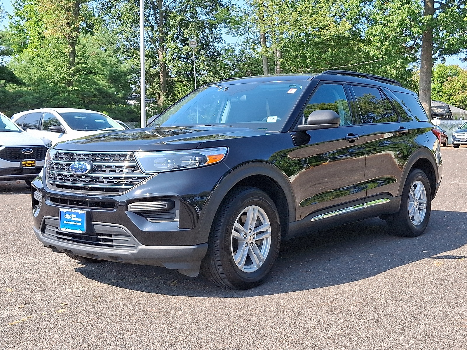 2022 Ford Explorer XLT photo 3