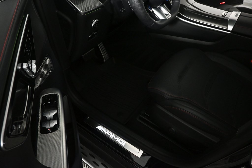 2024 Mercedes Benz GLC 43 AMG 4MATIC photo 2