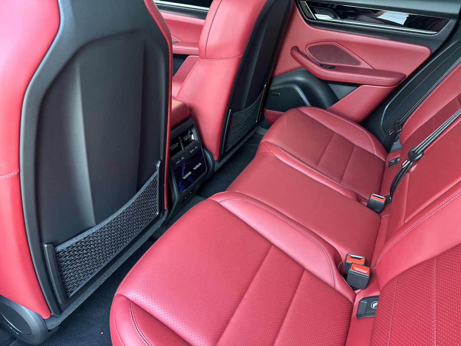 2025 Porsche Macan Electric photo 13