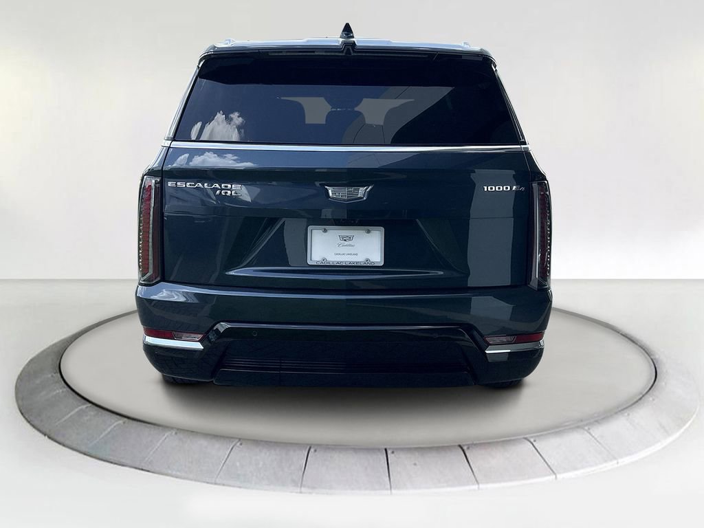 2026 Cadillac Escalade Luxury photo 4