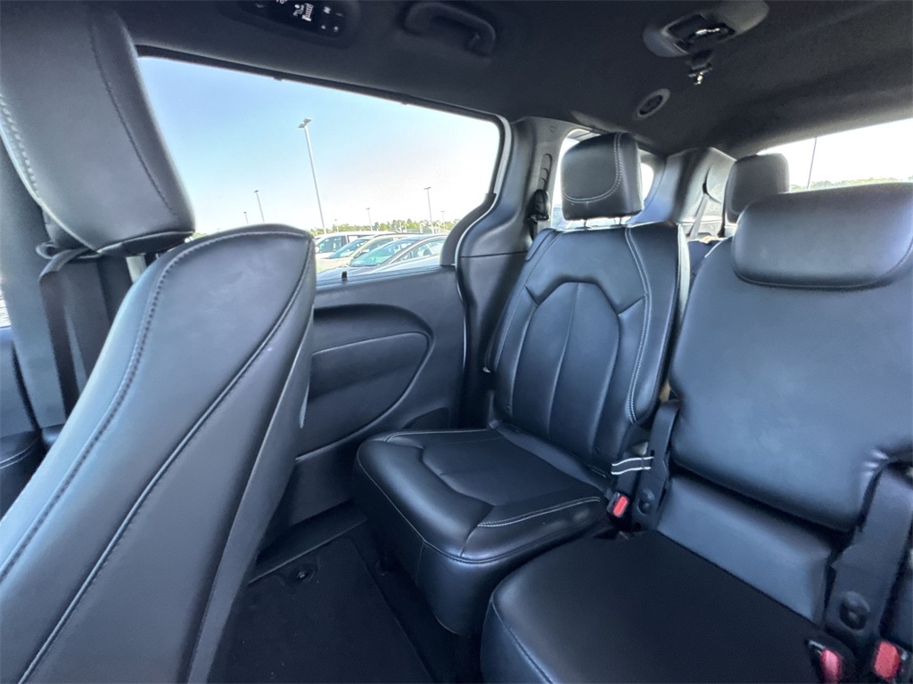 2024 Chrysler Pacifica Touring L photo 12