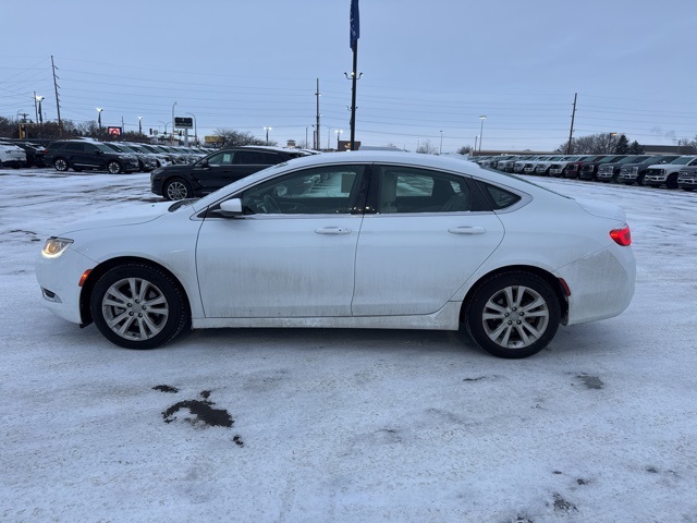 2017 Chrysler 200 Limited photo 4