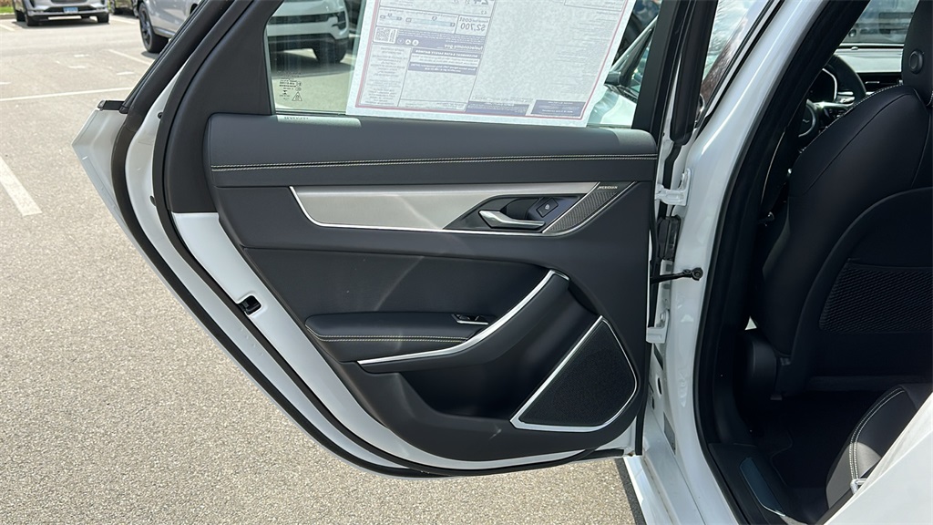 2024 Jaguar XF P300 R-Dynamic SE photo 22