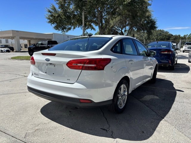 2018 Ford Focus SE photo 2