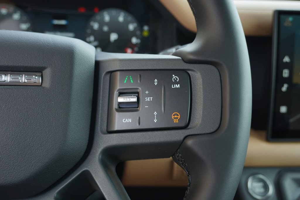 2025 LAND ROVER DEFENDER - Image 17