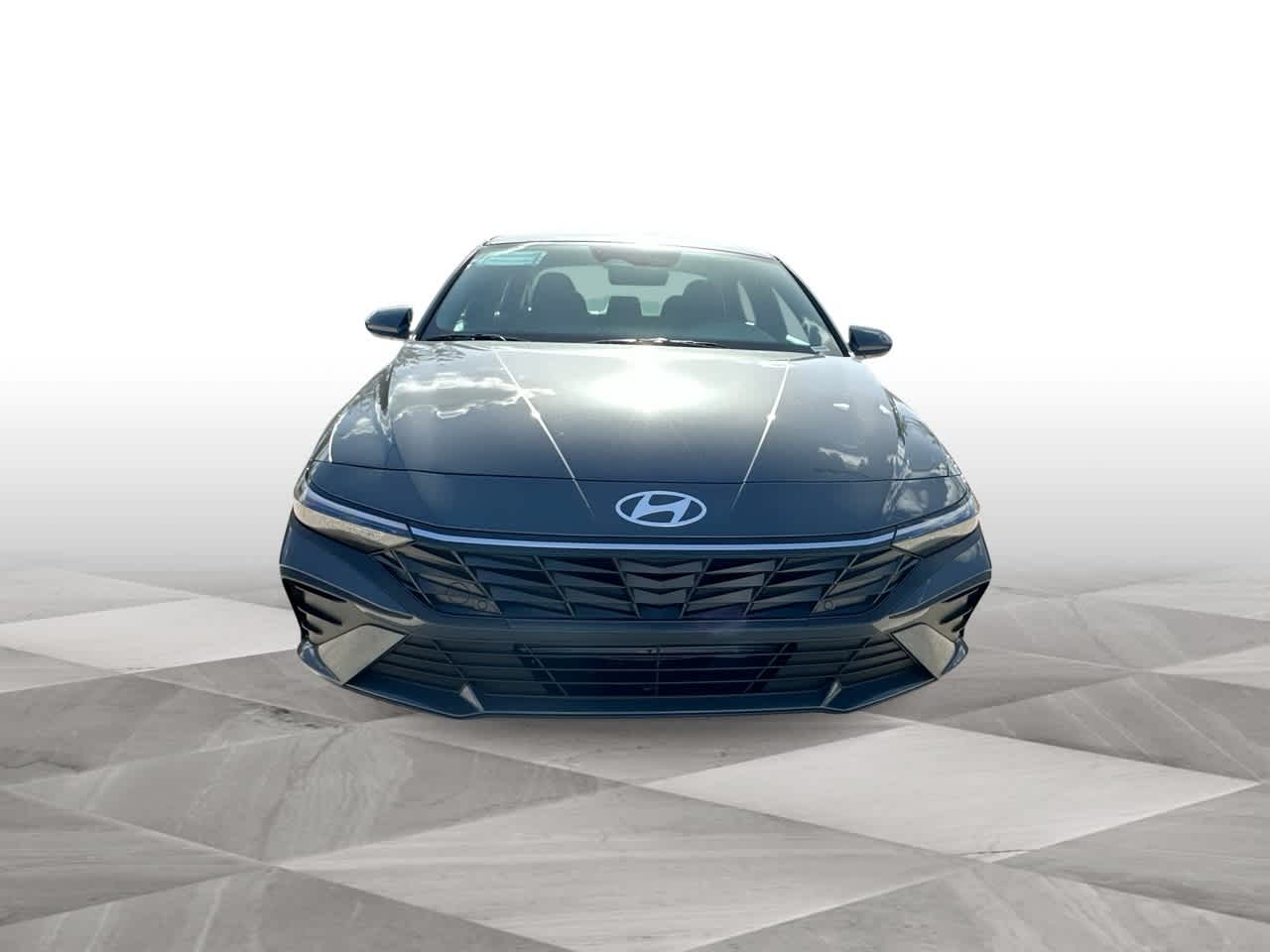 2025 Hyundai Elantra SE photo 3