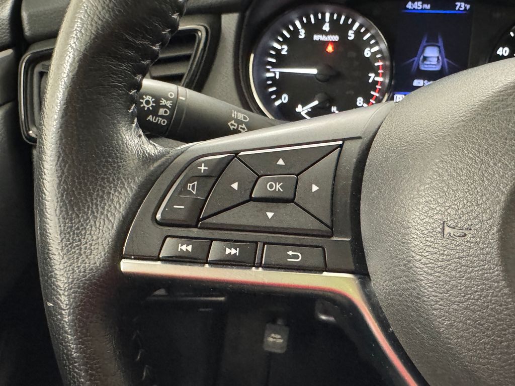 2020 Nissan Rogue SV photo 23